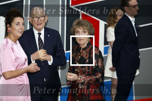 Amsterdam 18 april 2024
Contraprestatie
Koning Felipe en Koningin Letizia bieden het Koninklijk Paar een receptie aan in Museum STRAAT in Amsterdam. Hierbij is ook de Prinses van Oranje aanwezig. Tijdens de receptie openen de Koninklijke Paren een expositie van tien Spaanse en Nederlandse muurschilders. De tentoonstelling is tot en met 2 juni te bezoeken. Na de receptie neemt het Koninklijk Paar afscheid van de Spaanse Koning en Koningin. Aanwezig Koning Felipe Koningin Letizia Koning Willem Alexnader Koningin Maxima Prinses Amalia Prinses Margriet en Mr Pieter v Vollenhoven.