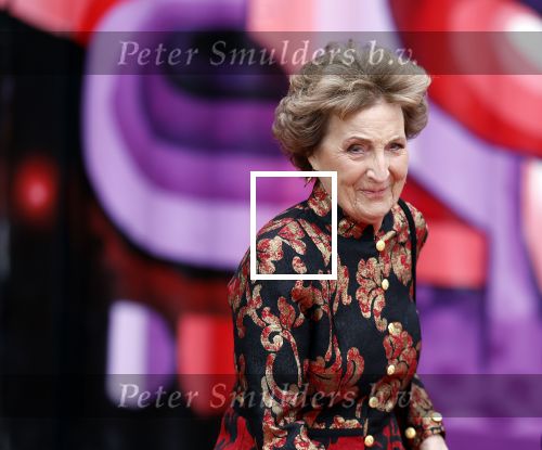 Amsterdam 18 april 2024
Contraprestatie
Koning Felipe en Koningin Letizia bieden het Koninklijk Paar een receptie aan in Museum STRAAT in Amsterdam. Hierbij is ook de Prinses van Oranje aanwezig. Tijdens de receptie openen de Koninklijke Paren een expositie van tien Spaanse en Nederlandse muurschilders. De tentoonstelling is tot en met 2 juni te bezoeken. Na de receptie neemt het Koninklijk Paar afscheid van de Spaanse Koning en Koningin. Aanwezig Koning Felipe Koningin Letizia Koning Willem Alexnader Koningin Maxima Prinses Amalia Prinses Margriet en Mr Pieter v Vollenhoven.