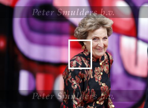 Amsterdam 18 april 2024
Contraprestatie
Koning Felipe en Koningin Letizia bieden het Koninklijk Paar een receptie aan in Museum STRAAT in Amsterdam. Hierbij is ook de Prinses van Oranje aanwezig. Tijdens de receptie openen de Koninklijke Paren een expositie van tien Spaanse en Nederlandse muurschilders. De tentoonstelling is tot en met 2 juni te bezoeken. Na de receptie neemt het Koninklijk Paar afscheid van de Spaanse Koning en Koningin. Aanwezig Koning Felipe Koningin Letizia Koning Willem Alexnader Koningin Maxima Prinses Amalia Prinses Margriet en Mr Pieter v Vollenhoven.