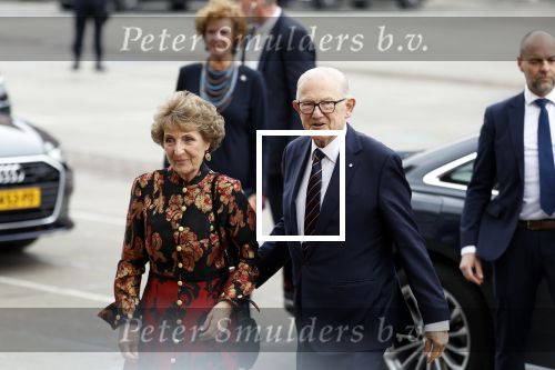 Amsterdam 18 april 2024
Contraprestatie
Koning Felipe en Koningin Letizia bieden het Koninklijk Paar een receptie aan in Museum STRAAT in Amsterdam. Hierbij is ook de Prinses van Oranje aanwezig. Tijdens de receptie openen de Koninklijke Paren een expositie van tien Spaanse en Nederlandse muurschilders. De tentoonstelling is tot en met 2 juni te bezoeken. Na de receptie neemt het Koninklijk Paar afscheid van de Spaanse Koning en Koningin. Aanwezig Koning Felipe Koningin Letizia Koning Willem Alexnader Koningin Maxima Prinses Amalia Prinses Margriet en Mr Pieter v Vollenhoven.