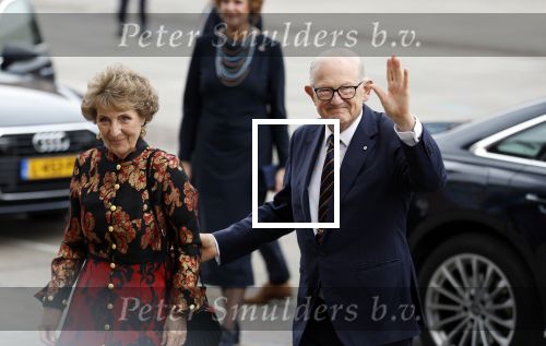Amsterdam 18 april 2024
Contraprestatie
Koning Felipe en Koningin Letizia bieden het Koninklijk Paar een receptie aan in Museum STRAAT in Amsterdam. Hierbij is ook de Prinses van Oranje aanwezig. Tijdens de receptie openen de Koninklijke Paren een expositie van tien Spaanse en Nederlandse muurschilders. De tentoonstelling is tot en met 2 juni te bezoeken. Na de receptie neemt het Koninklijk Paar afscheid van de Spaanse Koning en Koningin. Aanwezig Koning Felipe Koningin Letizia Koning Willem Alexnader Koningin Maxima Prinses Amalia Prinses Margriet en Mr Pieter v Vollenhoven.