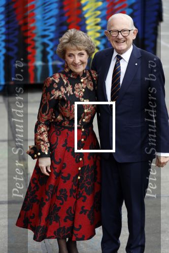 Amsterdam 18 april 2024
Contraprestatie
Koning Felipe en Koningin Letizia bieden het Koninklijk Paar een receptie aan in Museum STRAAT in Amsterdam. Hierbij is ook de Prinses van Oranje aanwezig. Tijdens de receptie openen de Koninklijke Paren een expositie van tien Spaanse en Nederlandse muurschilders. De tentoonstelling is tot en met 2 juni te bezoeken. Na de receptie neemt het Koninklijk Paar afscheid van de Spaanse Koning en Koningin. Aanwezig Koning Felipe Koningin Letizia Koning Willem Alexnader Koningin Maxima Prinses Amalia Prinses Margriet en Mr Pieter v Vollenhoven.