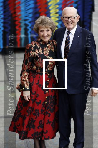 Amsterdam 18 april 2024
Contraprestatie
Koning Felipe en Koningin Letizia bieden het Koninklijk Paar een receptie aan in Museum STRAAT in Amsterdam. Hierbij is ook de Prinses van Oranje aanwezig. Tijdens de receptie openen de Koninklijke Paren een expositie van tien Spaanse en Nederlandse muurschilders. De tentoonstelling is tot en met 2 juni te bezoeken. Na de receptie neemt het Koninklijk Paar afscheid van de Spaanse Koning en Koningin. Aanwezig Koning Felipe Koningin Letizia Koning Willem Alexnader Koningin Maxima Prinses Amalia Prinses Margriet en Mr Pieter v Vollenhoven.