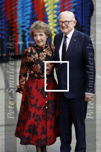 Amsterdam 18 april 2024
Contraprestatie
Koning Felipe en Koningin Letizia bieden het Koninklijk Paar een receptie aan in Museum STRAAT in Amsterdam. Hierbij is ook de Prinses van Oranje aanwezig. Tijdens de receptie openen de Koninklijke Paren een expositie van tien Spaanse en Nederlandse muurschilders. De tentoonstelling is tot en met 2 juni te bezoeken. Na de receptie neemt het Koninklijk Paar afscheid van de Spaanse Koning en Koningin. Aanwezig Koning Felipe Koningin Letizia Koning Willem Alexnader Koningin Maxima Prinses Amalia Prinses Margriet en Mr Pieter v Vollenhoven.