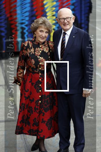 Amsterdam 18 april 2024
Contraprestatie
Koning Felipe en Koningin Letizia bieden het Koninklijk Paar een receptie aan in Museum STRAAT in Amsterdam. Hierbij is ook de Prinses van Oranje aanwezig. Tijdens de receptie openen de Koninklijke Paren een expositie van tien Spaanse en Nederlandse muurschilders. De tentoonstelling is tot en met 2 juni te bezoeken. Na de receptie neemt het Koninklijk Paar afscheid van de Spaanse Koning en Koningin. Aanwezig Koning Felipe Koningin Letizia Koning Willem Alexnader Koningin Maxima Prinses Amalia Prinses Margriet en Mr Pieter v Vollenhoven.