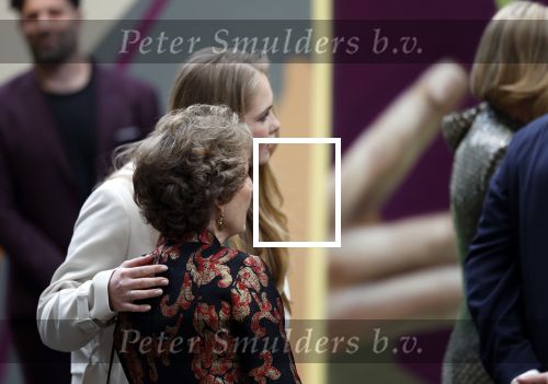 Amsterdam 18 april 2024
Contraprestatie
Koning Felipe en Koningin Letizia bieden het Koninklijk Paar een receptie aan in Museum STRAAT in Amsterdam. Hierbij is ook de Prinses van Oranje aanwezig. Tijdens de receptie openen de Koninklijke Paren een expositie van tien Spaanse en Nederlandse muurschilders. De tentoonstelling is tot en met 2 juni te bezoeken. Na de receptie neemt het Koninklijk Paar afscheid van de Spaanse Koning en Koningin. Aanwezig Koning Felipe Koningin Letizia Koning Willem Alexnader Koningin Maxima Prinses Amalia Prinses Margriet en Mr Pieter v Vollenhoven.
