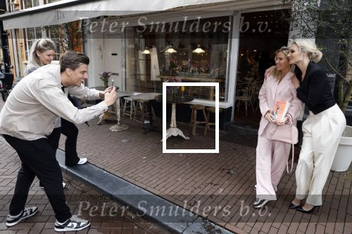 Amsterdam 16 april 2024
Boekpresentatie Kimberley Klaver. Haar 2e boek heet Zuid moeders hebben geen geheimen. Rob Kemps Esther Vedder en Stephanie Klaver