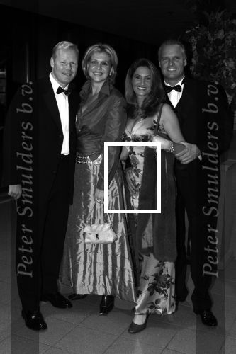 AHOY Rotterdam, 24 oktober 2000
Afscheidsconcert Lee Towers

Ronald Koeman en Bartina Koeman 
Eddy Dubbelboer Yvonne Dubbelboer


PETER SMULDERS BV