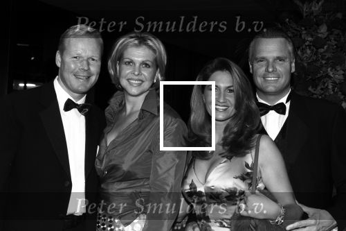 AHOY Rotterdam, 24 oktober 2000
Afscheidsconcert Lee Towers

Ronald Koeman en Bartina Koeman 
Eddy Dubbelboer Yvonne Dubbelboer


PETER SMULDERS BV
