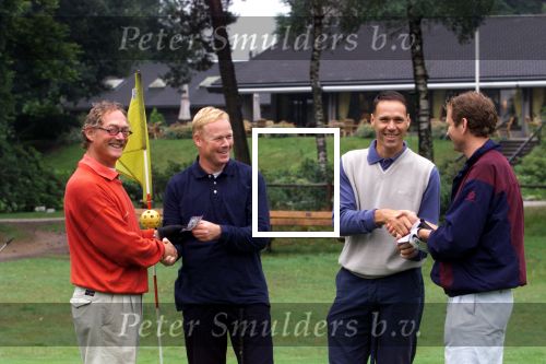 3 September 2001 Roosendaelse golfclub
Wedstrijd tussen Marco v Basten en Ronald Koeman tegen Gerard Louter en Jan Heemskerk.
De beide journalisten werden ingemaakt

PETER SMULDERS BV