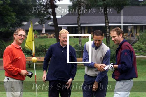 3 September 2001 Roosendaelse golfclub
Wedstrijd tussen Marco v Basten en Ronald Koeman tegen Gerard Louter en Jan Heemskerk.
De beide journalisten werden ingemaakt

PETER SMULDERS BV