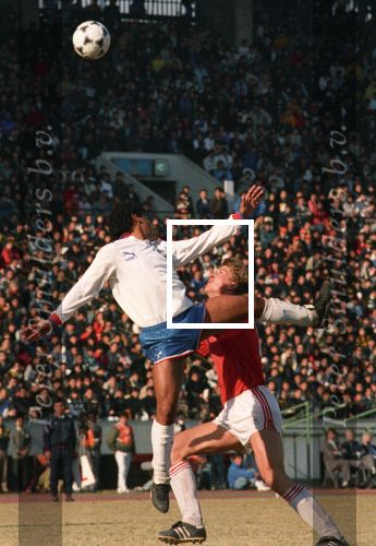 Tokio, 9 t/m 12 December 1988 PSV-Nacional Montevideo (Uruguay)
Met eindstand 1-1 na verlenging 2-2 en via een 6-7 verlies in penaltys.
PSV had 4 x de kans om winnaar te zien en uiteindelijk is het niet gelukt.
0-1 Ostolaza, 1-1 Romario , in de 110e minuut Ronald Koeman 2-1 en in de 119e min wederom Ostolaza 2-2
Wedstrijd werd gespeeld in tokio voor 62000 toeschouwers

Foto Peter Smulders BV