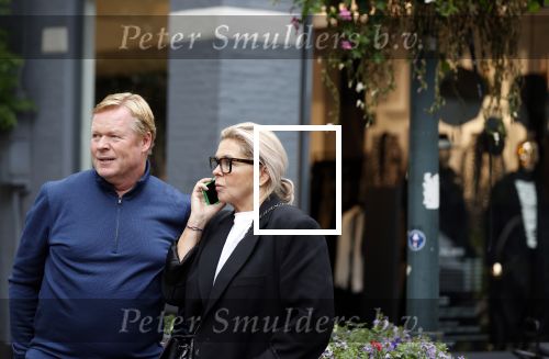 Amsterdam 7 oktober 2021
Ronald Koeman en zijn vrouw Bartina Koeman op de cornelis schuytstraat .
