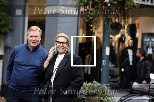 Amsterdam 7 oktober 2021
Ronald Koeman en zijn vrouw Bartina Koeman op de cornelis schuytstraat .