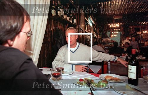 Barcelona, 16 november 1998 Ronald koeman in gesprek met AD-verslaggever Christ v nijnatte in Restaurant Baracca.
Foto bestemd voor Sport.