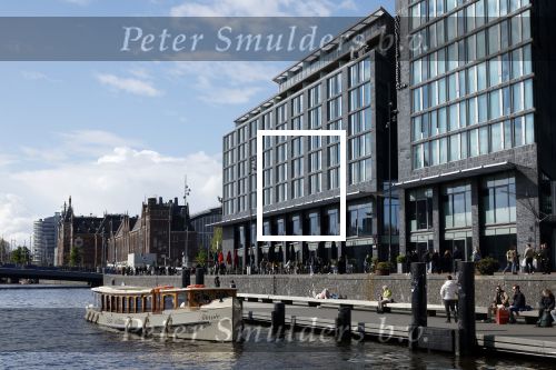 Amsterdam 21 april 2024
Jordy Huisman van Kris Kross Amsterdam viert zijn 40e verjaardag met een boottocht door de grachten van Amsterdam. Salonboot the titanic