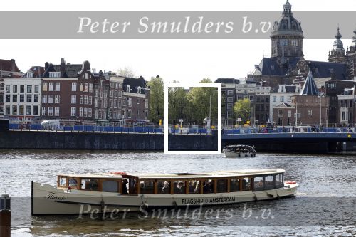 Amsterdam 21 april 2024
Jordy Huisman van Kris Kross Amsterdam viert zijn 40e verjaardag met een boottocht door de grachten van Amsterdam. Salonboot the titanic