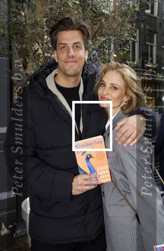 Amsterdam 16 april 2024
Boekpresentatie Kimberley Klaver. Haar 2e boek heet Zuid moeders hebben geen geheimen. Stephanie Klaver en Rob kemps
