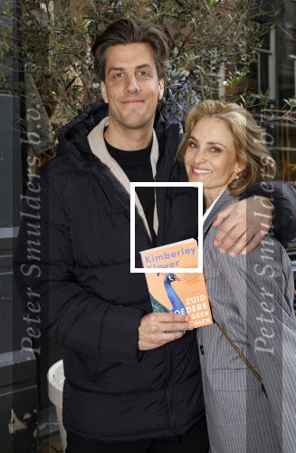 Amsterdam 16 april 2024
Boekpresentatie Kimberley Klaver. Haar 2e boek heet Zuid moeders hebben geen geheimen. Stephanie Klaver en Rob kemps