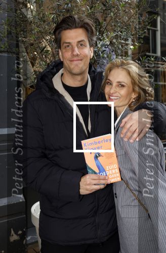 Amsterdam 16 april 2024
Boekpresentatie Kimberley Klaver. Haar 2e boek heet Zuid moeders hebben geen geheimen. Stephanie Klaver en Rob kemps