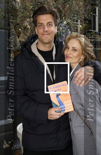 Amsterdam 16 april 2024
Boekpresentatie Kimberley Klaver. Haar 2e boek heet Zuid moeders hebben geen geheimen. Stephanie Klaver en Rob kemps