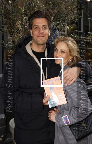 Amsterdam 16 april 2024
Boekpresentatie Kimberley Klaver. Haar 2e boek heet Zuid moeders hebben geen geheimen. Stephanie Klaver en Rob kemps
