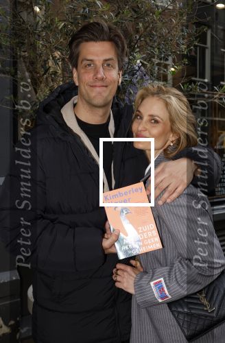 Amsterdam 16 april 2024
Boekpresentatie Kimberley Klaver. Haar 2e boek heet Zuid moeders hebben geen geheimen. Stephanie Klaver en Rob kemps
