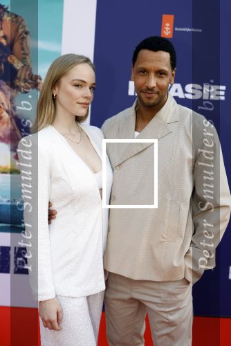 Amsterdam 8 april 2024
Premiere Invasie in Pathe Arena met oa Tarikh Jansen Ortal Vriend Raymond Thiry Gijs Scholten v Aschat Jasha Rudge Gijs Blom Fedja v Huet . Bobby Boermans is de regisseur. Tarikh Janssen zijn vrouw Lonneke Bakker