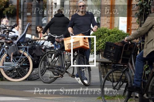 Amsterdam 12 april 2024
Victor Reinier op de fiets in Amsterdam zuid.