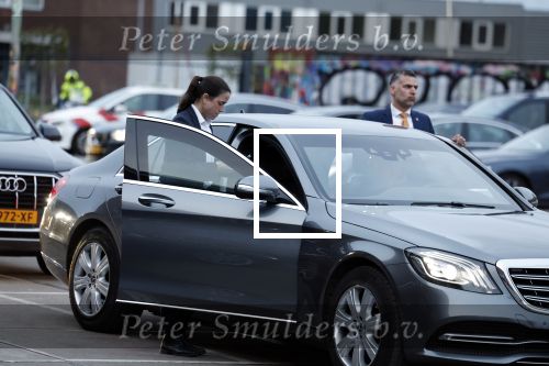 Amsterdam 18 april 2024
Contraprestatie
Koning Felipe en Koningin Letizia bieden het Koninklijk Paar een receptie aan in Museum STRAAT in Amsterdam. Hierbij is ook de Prinses van Oranje aanwezig. Tijdens de receptie openen de Koninklijke Paren een expositie van tien Spaanse en Nederlandse muurschilders. De tentoonstelling is tot en met 2 juni te bezoeken. Na de receptie neemt het Koninklijk Paar afscheid van de Spaanse Koning en Koningin. Aanwezig Koning Felipe Koningin Letizia Koning Willem Alexnader Koningin Maxima Prinses Amalia Prinses Margriet en Mr Pieter v Vollenhoven. Vrouwelijke beveiliger voor prinses Amalia
