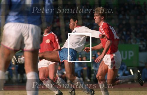 Tokio, 9 t/m 12 December 1988 PSV-Nacional Montevideo (Uruguay)
Met eindstand 1-1 na verlenging 2-2 en via een 6-7 verlies in penaltys.
PSV had 4 x de kans om winnaar te zien en uiteindelijk is het niet gelukt.
0-1 Ostolaza, 1-1 Romario , in de 110e minuut Ronald Koeman 2-1 en in de 119e min wederom Ostolaza 2-2
Wedstrijd werd gespeeld in tokio voor 62000 toeschouwers

Foto Peter Smulders BV