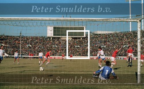 Tokio, 9 t/m 12 December 1988 PSV-Nacional Montevideo (Uruguay)
Met eindstand 1-1 na verlenging 2-2 en via een 6-7 verlies in penaltys.
PSV had 4 x de kans om winnaar te zien en uiteindelijk is het niet gelukt.
0-1 Ostolaza, 1-1 Romario , in de 110e minuut Ronald Koeman 2-1 en in de 119e min wederom Ostolaza 2-2
Wedstrijd werd gespeeld in tokio voor 62000 toeschouwers

Foto Peter Smulders BV