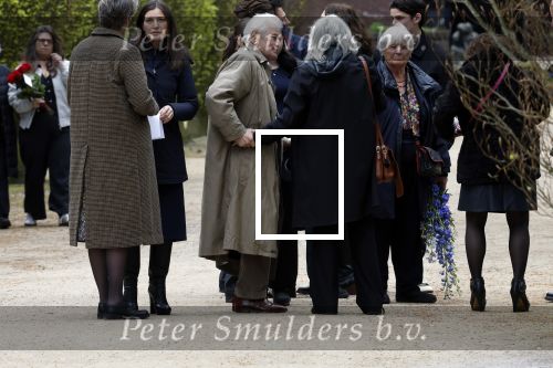 Amsterdam 18 april 2026
Crematie Sonja Barend op begraafplaats Zorgvlied . Haar man Abel Cahen met zijn dochters