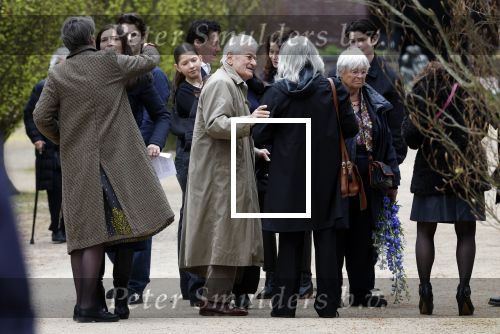Amsterdam 18 april 2026
Crematie Sonja Barend op begraafplaats Zorgvlied . Haar man Abel Cahen met zijn dochters