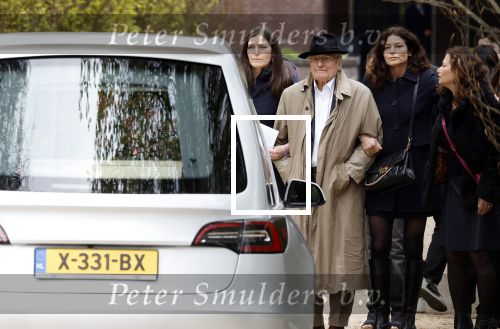 Amsterdam 18 april 2026
Crematie Sonja Barend op begraafplaats Zorgvlied . Haar man Abel Cahen met zijn dochters