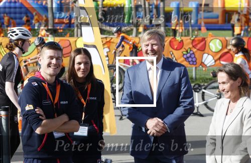 Zeewolde 17 april 2026
Koning Willem Alexander bezoekt de koningsspelen in Zeewolde . Britt Dekker presenteert het . Angel Daleman Joep Wennemars en Koning Willem Alexander