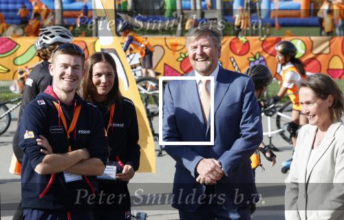 Zeewolde 17 april 2026
Koning Willem Alexander bezoekt de koningsspelen in Zeewolde . Britt Dekker presenteert het . Angel Daleman Joep Wennemars en Koning Willem Alexander