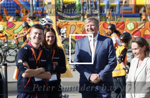 Zeewolde 17 april 2026
Koning Willem Alexander bezoekt de koningsspelen in Zeewolde . Britt Dekker presenteert het . Angel Daleman Joep Wennemars en Koning Willem Alexander