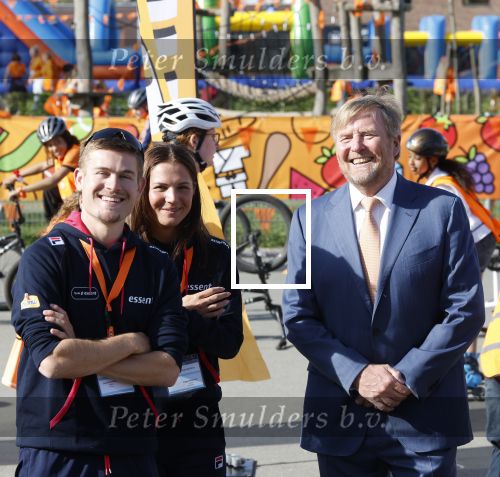 Zeewolde 17 april 2026
Koning Willem Alexander bezoekt de koningsspelen in Zeewolde . Britt Dekker presenteert het . Angel Daleman Joep Wennemars en Koning Willem Alexander