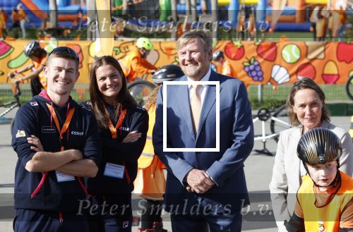 Zeewolde 17 april 2026
Koning Willem Alexander bezoekt de koningsspelen in Zeewolde . Britt Dekker presenteert het . Angel Daleman Joep Wennemars en Koning Willem Alexander