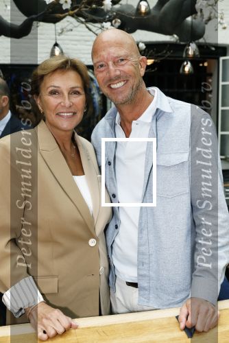 Zwolle 13 april 2026
Boekpresentatie een ode aan Jonnie Boer bij de Librije . Therese Boer en hun kinderen Jimmie Boer en Isabelle Boer waren natuurlijk aanwezig . Astrid Joosten met haar man Robbert Wigger