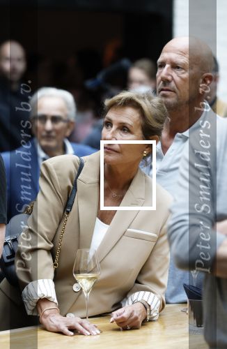Zwolle 13 april 2026
Boekpresentatie een ode aan Jonnie Boer bij de Librije . Therese Boer en hun kinderen Jimmie Boer en Isabelle Boer waren natuurlijk aanwezig . Astrid Joosten met haar man Robbert Wigger