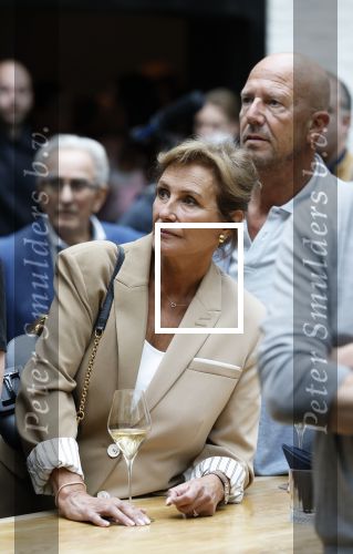 Zwolle 13 april 2026
Boekpresentatie een ode aan Jonnie Boer bij de Librije . Therese Boer en hun kinderen Jimmie Boer en Isabelle Boer waren natuurlijk aanwezig . Astrid Joosten met haar man Robbert Wigger
