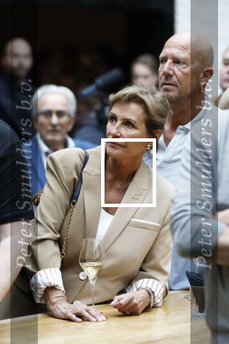 Zwolle 13 april 2026
Boekpresentatie een ode aan Jonnie Boer bij de Librije . Therese Boer en hun kinderen Jimmie Boer en Isabelle Boer waren natuurlijk aanwezig . Astrid Joosten met haar man Robbert Wigger