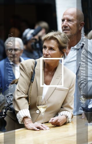 Zwolle 13 april 2026
Boekpresentatie een ode aan Jonnie Boer bij de Librije . Therese Boer en hun kinderen Jimmie Boer en Isabelle Boer waren natuurlijk aanwezig . Astrid Joosten met haar man Robbert Wigger
