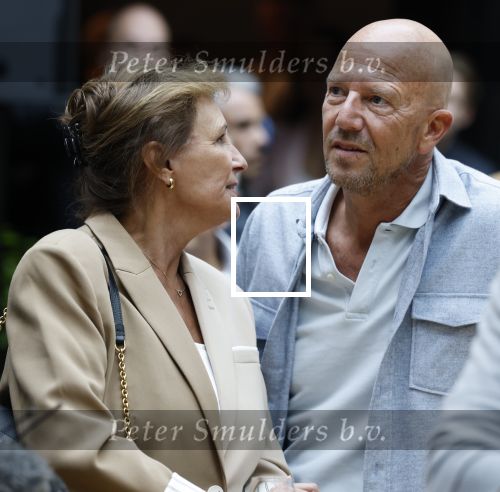 Zwolle 13 april 2026
Boekpresentatie een ode aan Jonnie Boer bij de Librije . Therese Boer en hun kinderen Jimmie Boer en Isabelle Boer waren natuurlijk aanwezig . Astrid Joosten met haar man Robbert Wigger