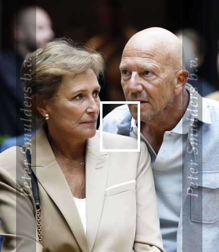 Zwolle 13 april 2026
Boekpresentatie een ode aan Jonnie Boer bij de Librije . Therese Boer en hun kinderen Jimmie Boer en Isabelle Boer waren natuurlijk aanwezig . Astrid Joosten met haar man Robbert Wigger