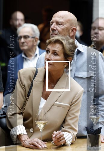 Zwolle 13 april 2026
Boekpresentatie een ode aan Jonnie Boer bij de Librije . Therese Boer en hun kinderen Jimmie Boer en Isabelle Boer waren natuurlijk aanwezig . Astrid Joosten met haar man Robbert Wigger
