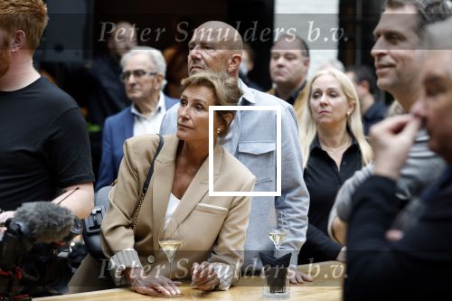 Zwolle 13 april 2026
Boekpresentatie een ode aan Jonnie Boer bij de Librije . Therese Boer en hun kinderen Jimmie Boer en Isabelle Boer waren natuurlijk aanwezig . Astrid Joosten met haar man Robbert Wigger