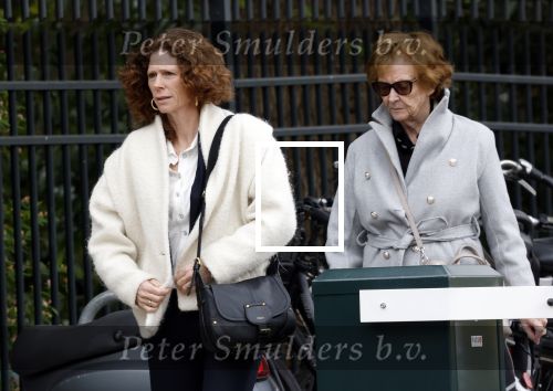 Amsterdam 18 april 2026
Crematie Sonja Barend op begraafplaats Zorgvlied . Barbara Barend met moeder